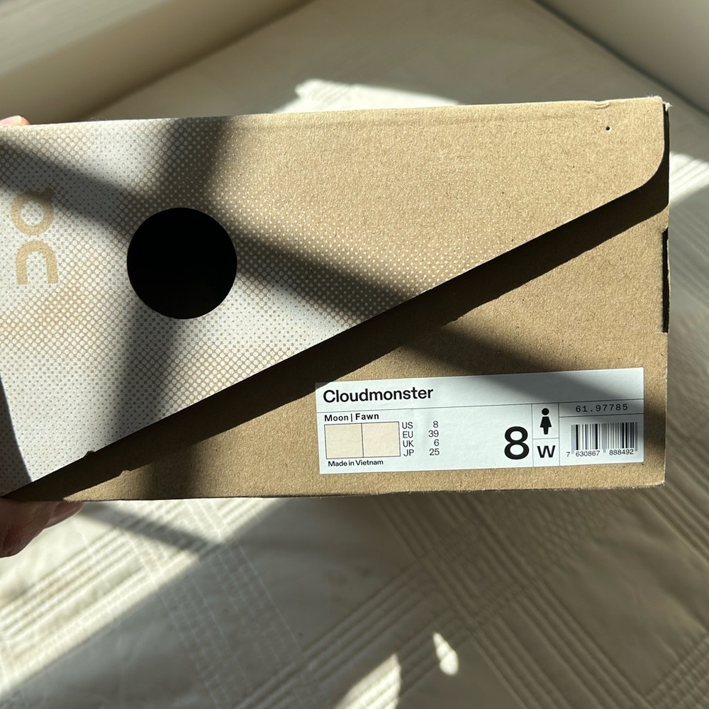 On Running Sneakers in Cream and White (LIKE NEW!!)